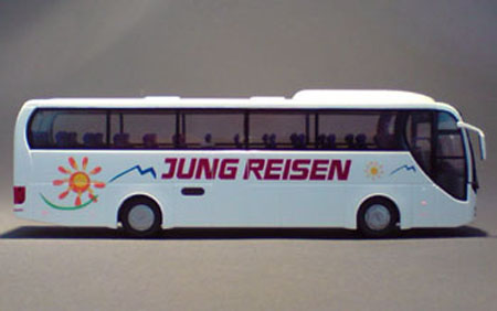 MAN-Lions-Coach_01-02