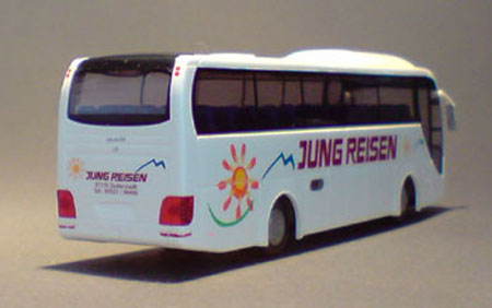 MAN-Lions-Coach_01-03
