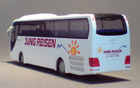 MAN-Lions-Coach_01-05