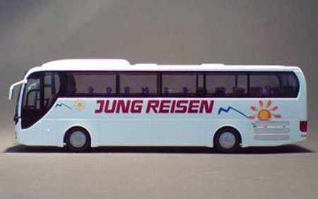 MAN-Lions-Coach_01-06