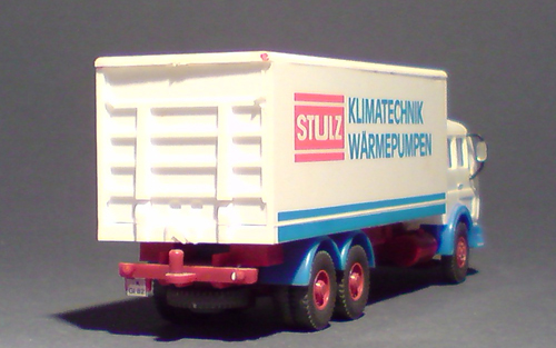Mercedes-Benz_STULZ_01-02