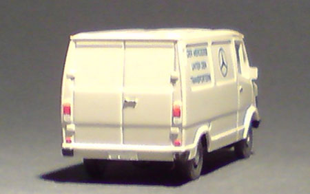 Mercedes-Benz-207D_Mercedes_01-02