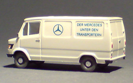 Mercedes-Benz-207D_Mercedes_01-03