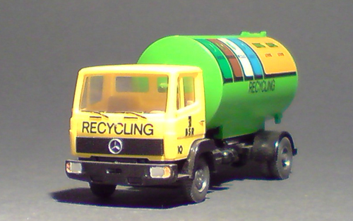 Mercedes-Benz-Container-Recycling_01-04