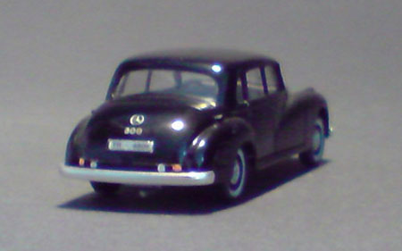 Mercedes-Benz-300_01-02