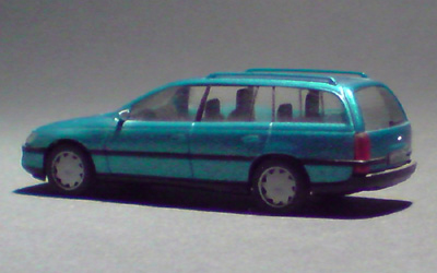 Opel-Vectra-Caravan_01-03