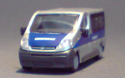 Opel-Vivaro_01-04