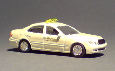 High-Speed_Mercedes-Benz-E-Klasse_Braugold_01-01