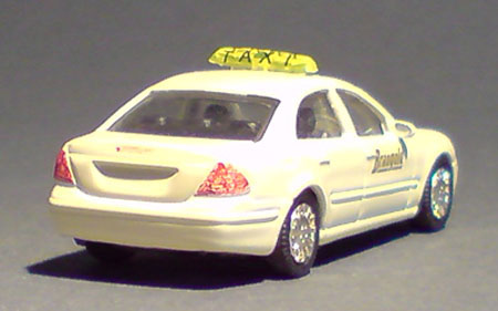 High-Speed_Mercedes-Benz-E-Klasse_Braugold_01-02