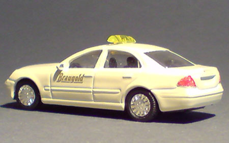 High-Speed_Mercedes-Benz-E-Klasse_Braugold_01-03
